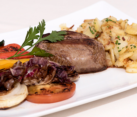 Südtiroler Spezialitäten und italienische Gerichte genießen.