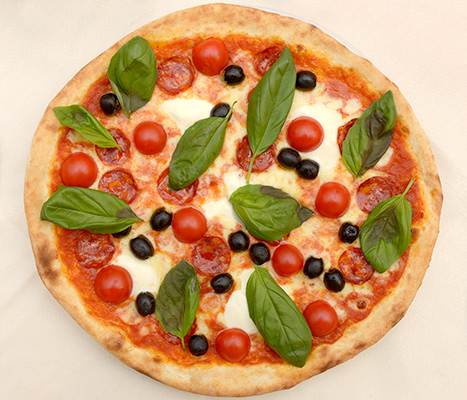 Pizze gustose e tipiche italiane con prodotti scelti della Val Sarentino e dell’Alto Adige.